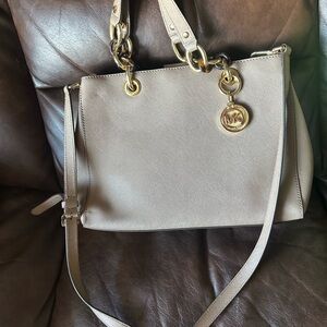 Michael Kors Cynthia satchel bag in beige leather gold tone handles EUC